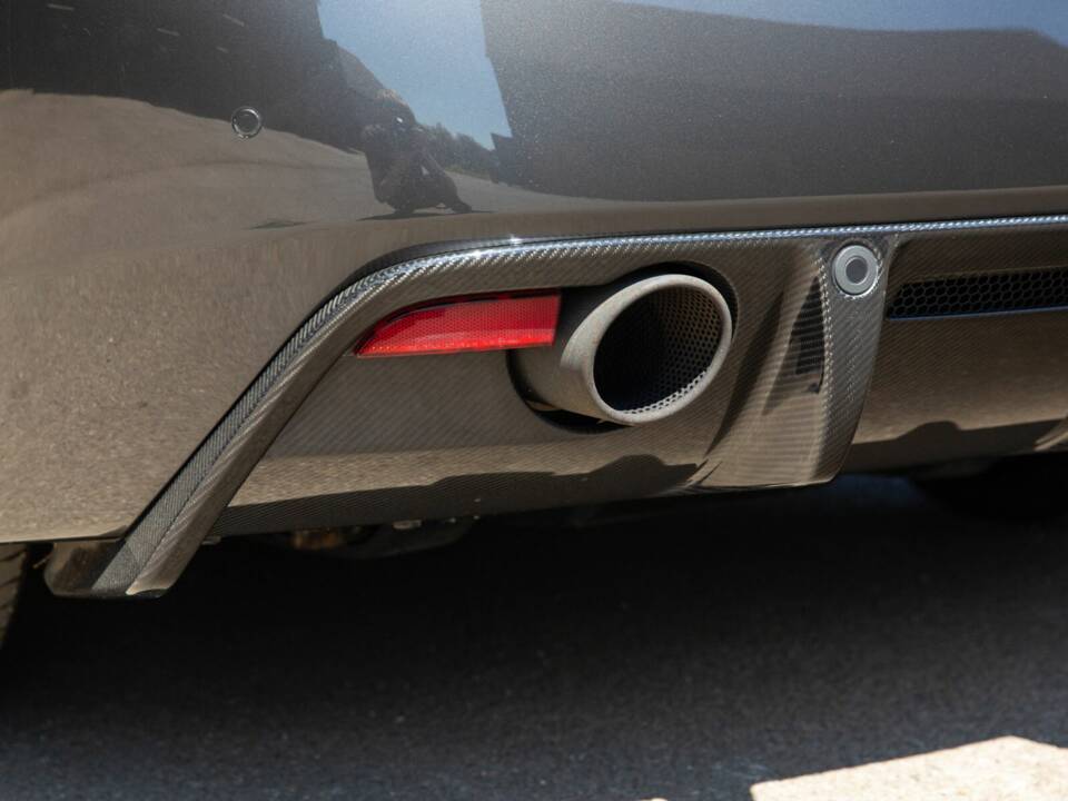 Image 16/50 of Aston Martin DBS (2012)