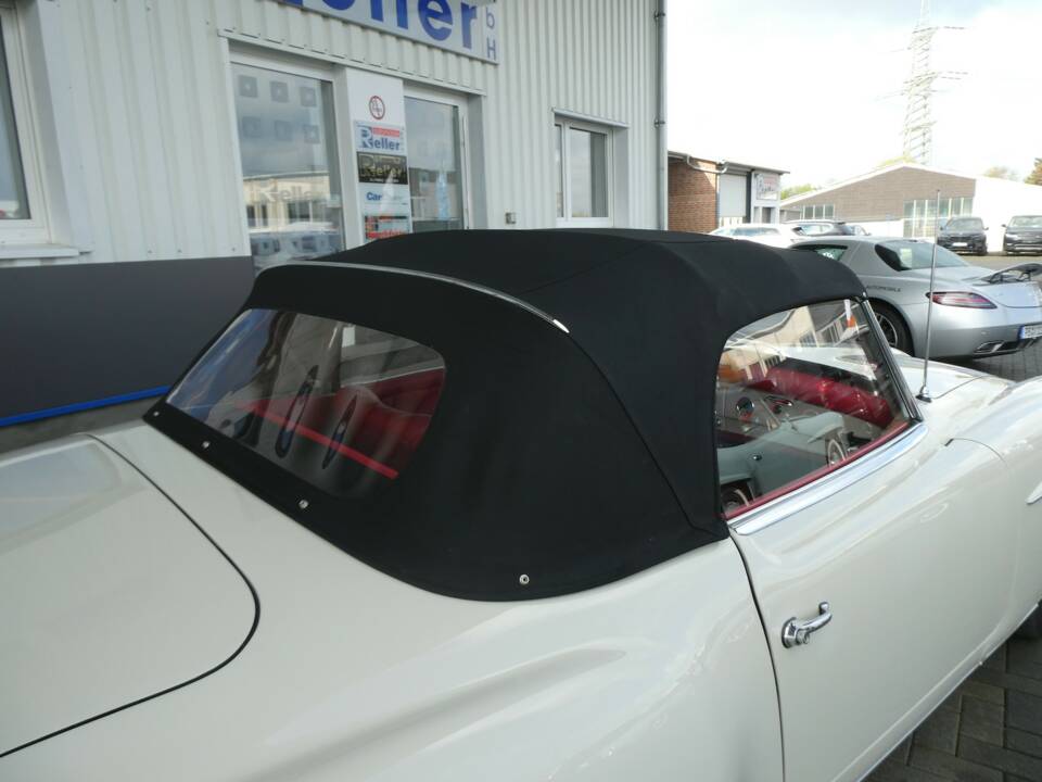 Image 23/27 of Mercedes-Benz 190 SL (1961)