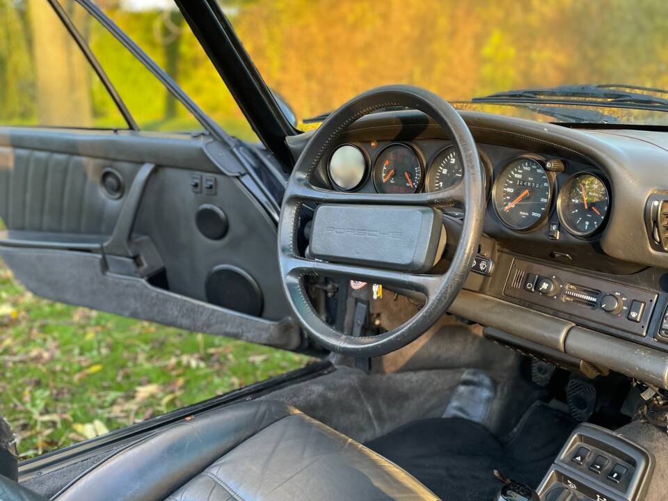 Image 6/10 of Porsche 911 Carrera 4 (1990)