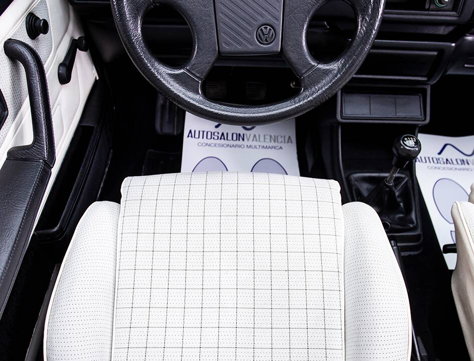 Image 21/37 of Volkswagen Golf Mk I Convertible 1.8 (1990)