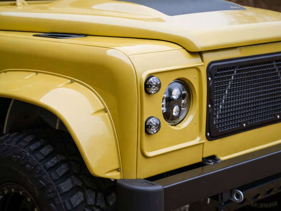 Image 2/28 of Land Rover 90 (1988)