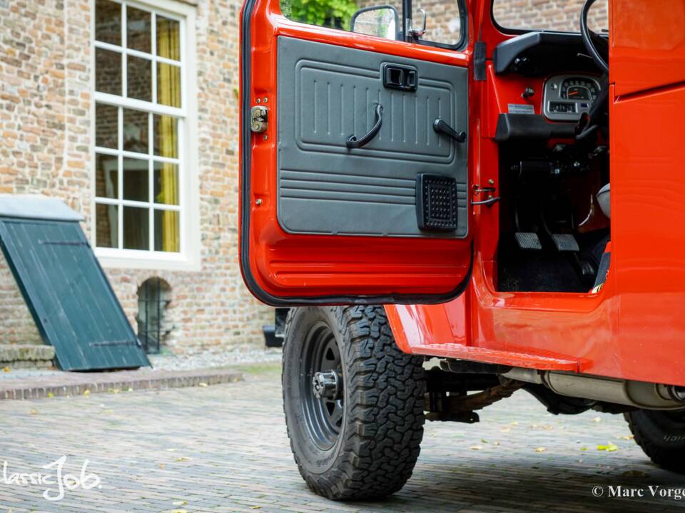 Immagine 4/47 di Toyota Land Cruiser FJ 45 (1980)