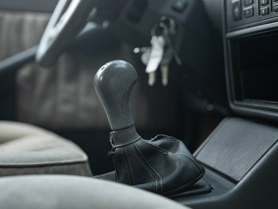 Bild 21/40 von Lancia Thema 6V (1985)