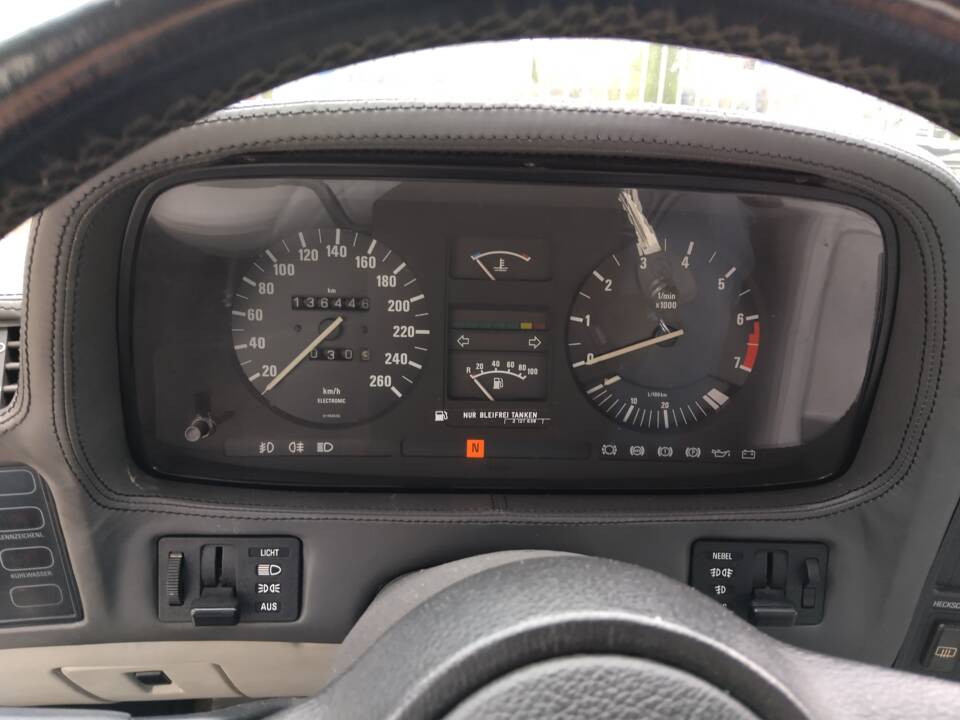 Bild 84/113 von BMW 735i (1986)