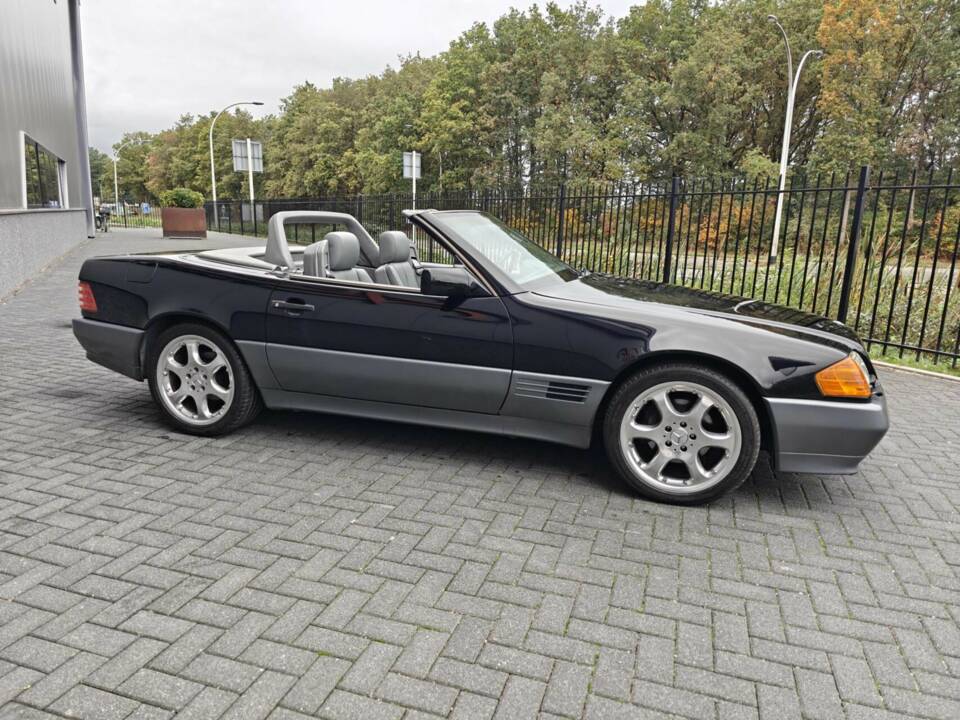 Image 12/50 de Mercedes-Benz 500 SL (1991)
