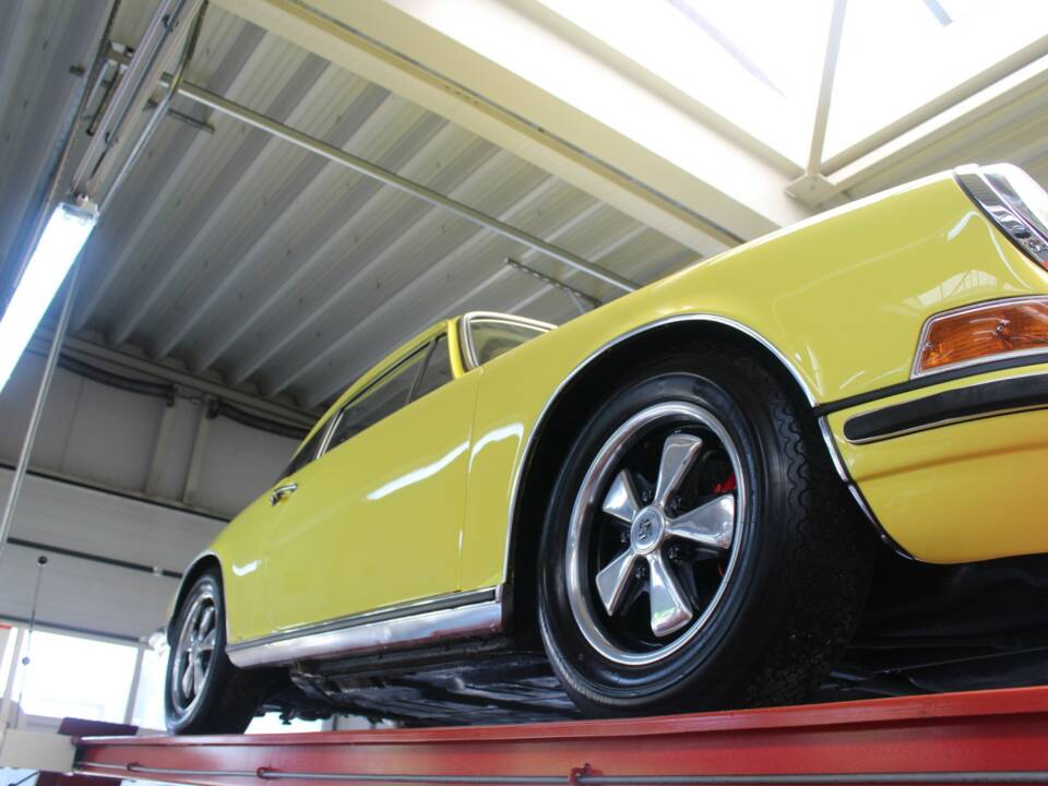 Image 11/50 of Porsche 911 2.2 S (1971)