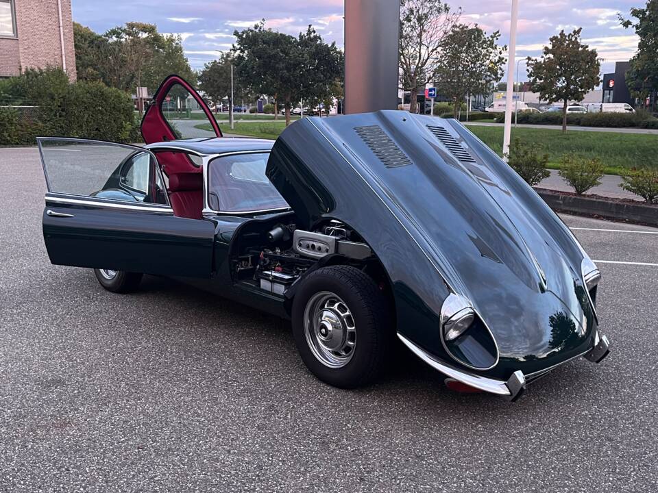 Image 18/46 de Jaguar Type E V12 (2+2) (1972)
