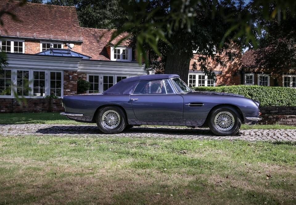 Image 4/30 de Aston Martin DB 6 Volante (1967)