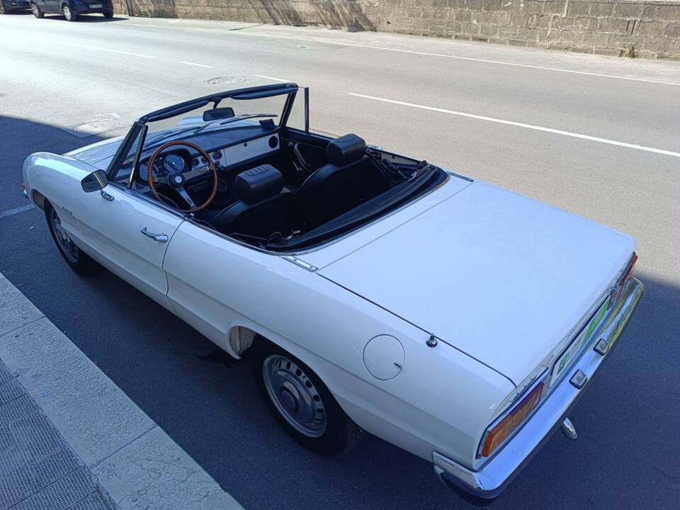 Image 49/50 de Alfa Romeo Spider 1600 Junior (1975)
