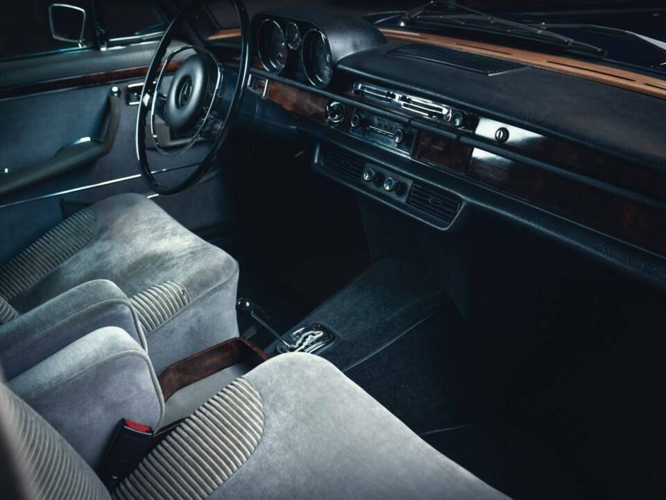 Image 13/15 of Mercedes-Benz 300 SEL 6.3 (1968)