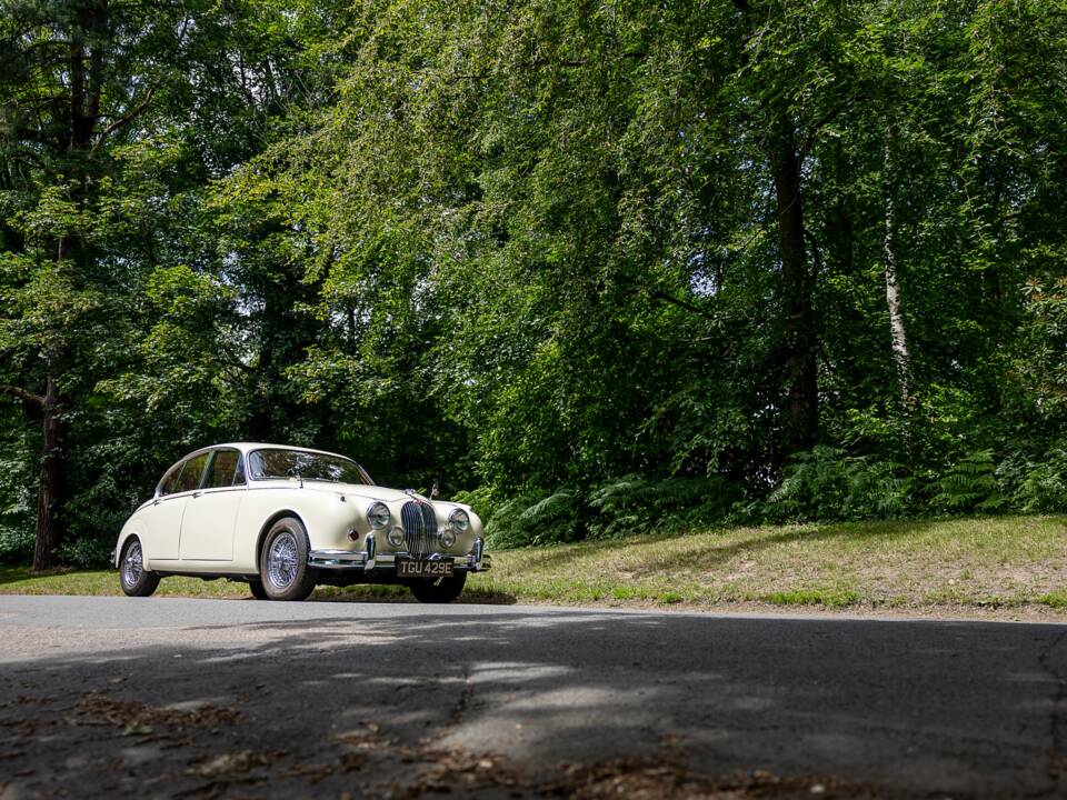 Image 21/50 de Jaguar Mk II 2.4 (1967)