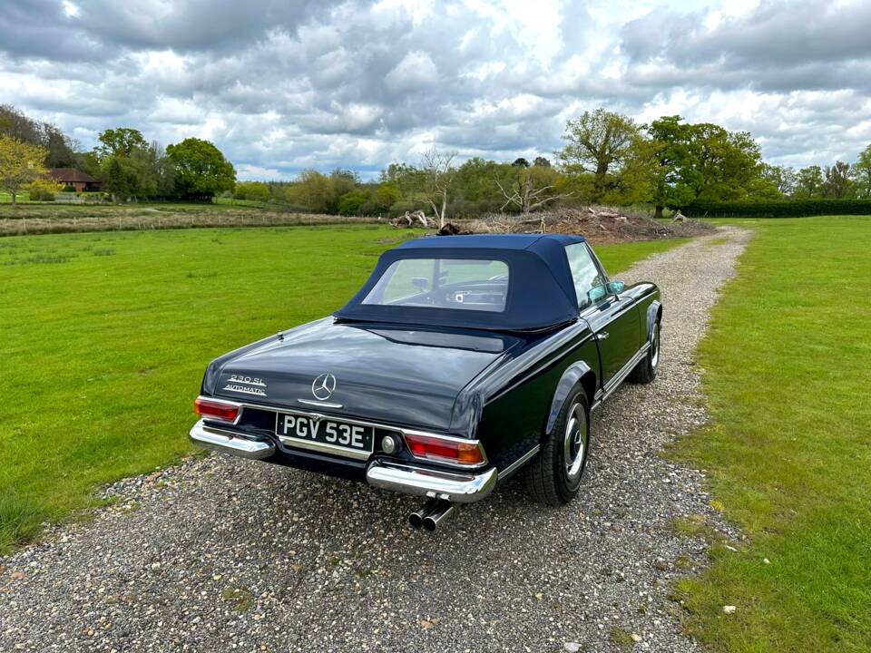 Image 27/55 of Mercedes-Benz 230 SL (1967)