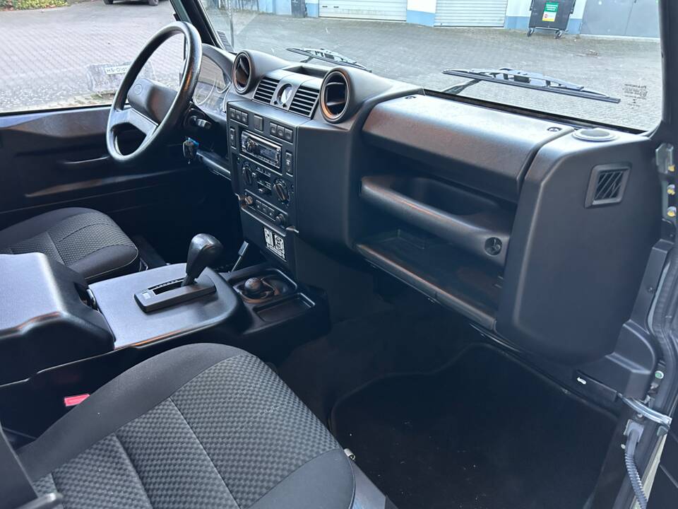 Image 20/35 of Land Rover Defender 90 (2014)
