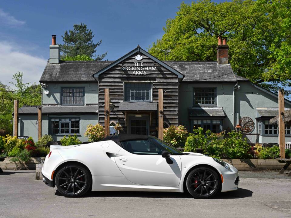 Image 8/50 of Alfa Romeo 4C Spider (2017)