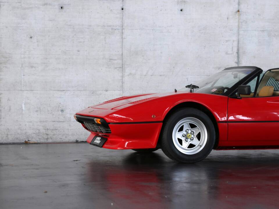 Image 12/50 of Ferrari 308 GTSi (1982)