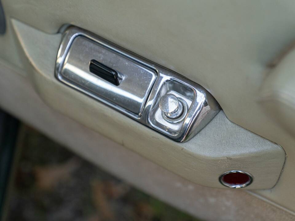 Image 26/50 of Bentley T 1 (1973)