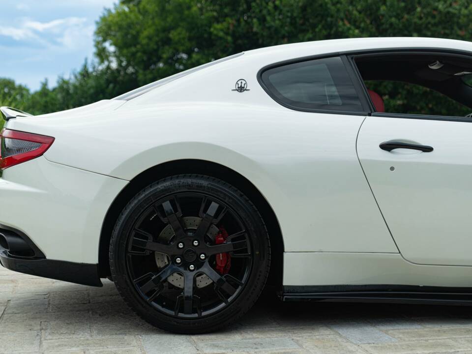 Bild 10/50 von Maserati GranTurismo 4.2 (2008)