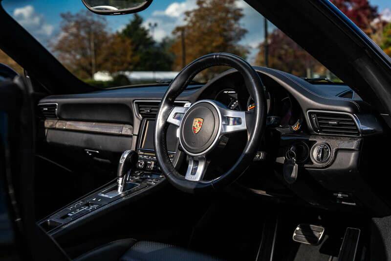 Immagine 43/50 di Porsche 911 Turbo (2015)