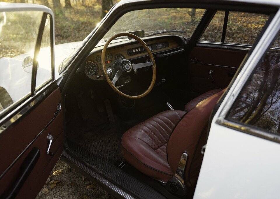 Image 6/8 de Lancia Fulvia Sport 1.3 S (Zagato) (1969)