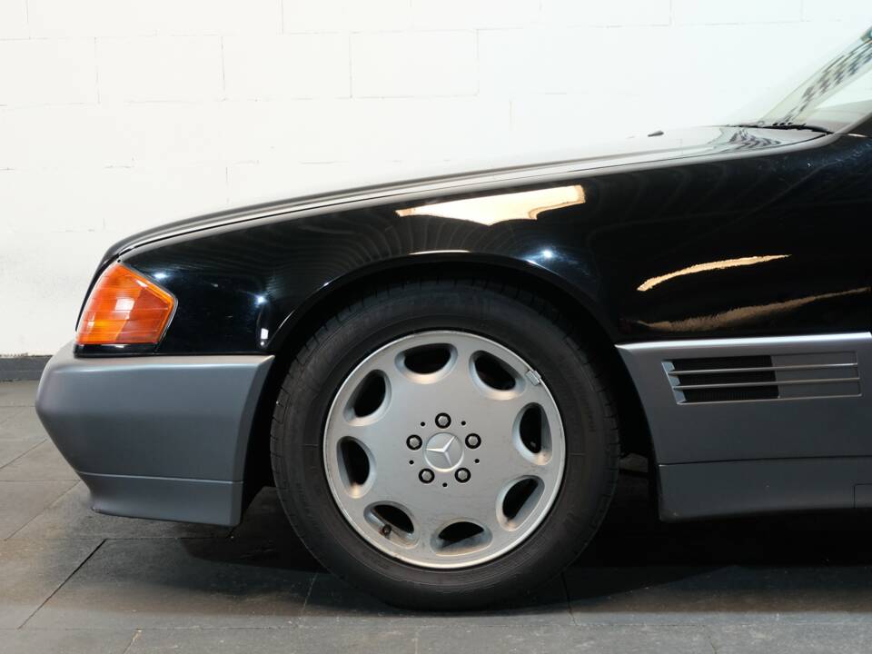 Image 22/26 of Mercedes-Benz 500 SL (1991)