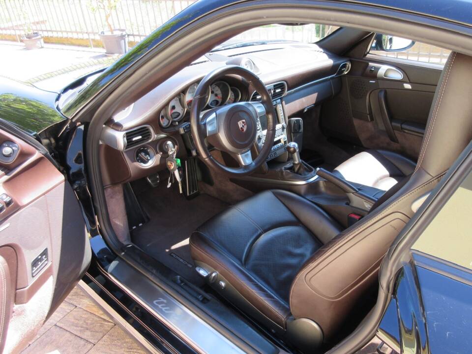 Bild 15/26 von Porsche 911 Turbo (2007)