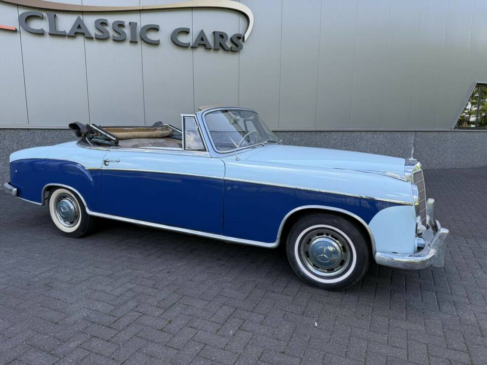 Afbeelding 7/50 van Mercedes-Benz 220 SE Cabriolet (1960)