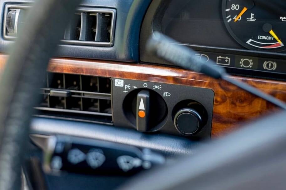 Image 56/100 of Mercedes-Benz 500 SEL (1983)