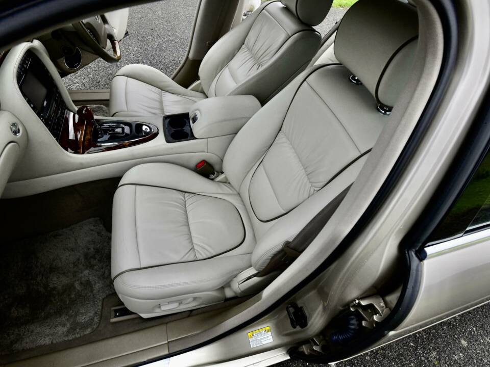 Afbeelding 32/50 van Jaguar XJ 8 4.2 (2003)