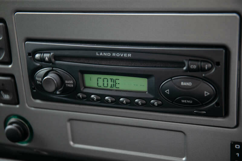 Image 36/50 de Land Rover Defender 90 Td5 (2003)