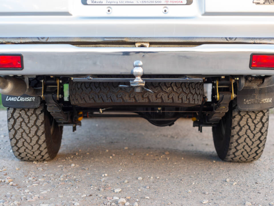 Image 60/100 of Toyota Land Cruiser HJ61 GX (1987)