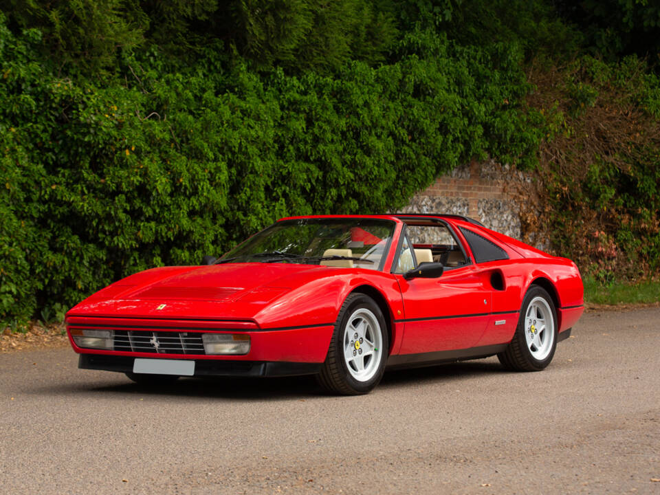Immagine 1/49 di Ferrari 328 GTS (1988)