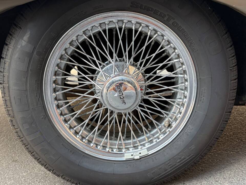 Image 27/81 de Jaguar Type E (2+2) (1969)