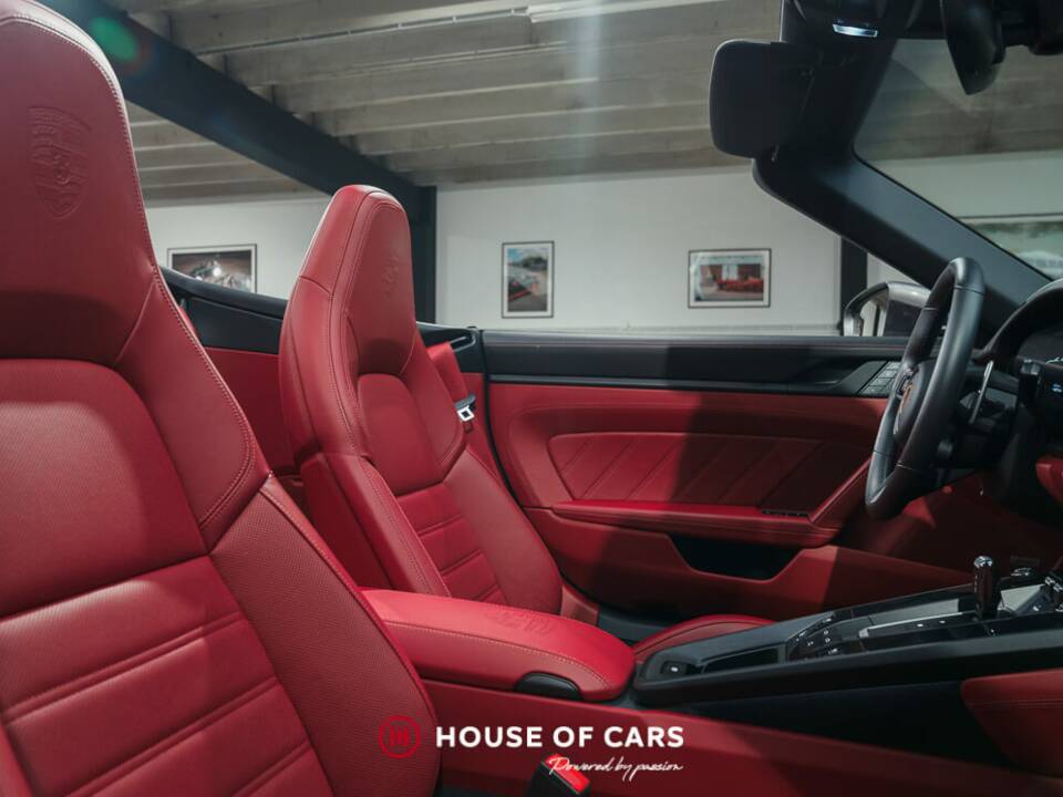 Image 18/25 of Porsche 911 Carrera 4 GTS (2022)