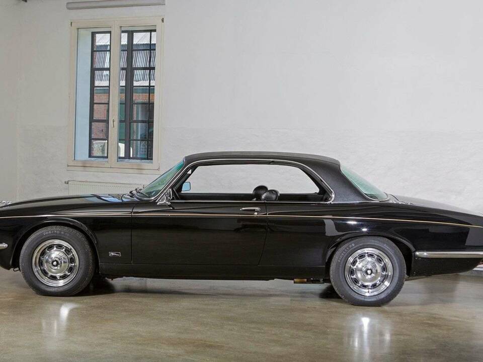 Image 10/31 of Jaguar XJ 5.3 C (1978)