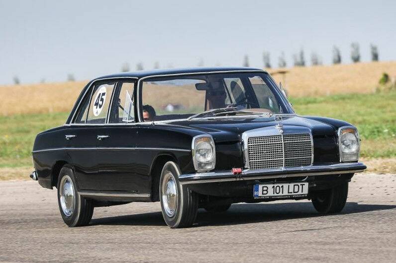 Image 1/8 de Mercedes-Benz 200 D (1970)