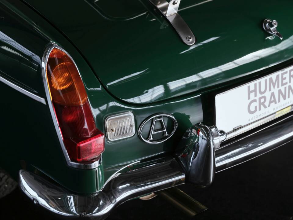 Image 14/41 of MG MGC (1969)