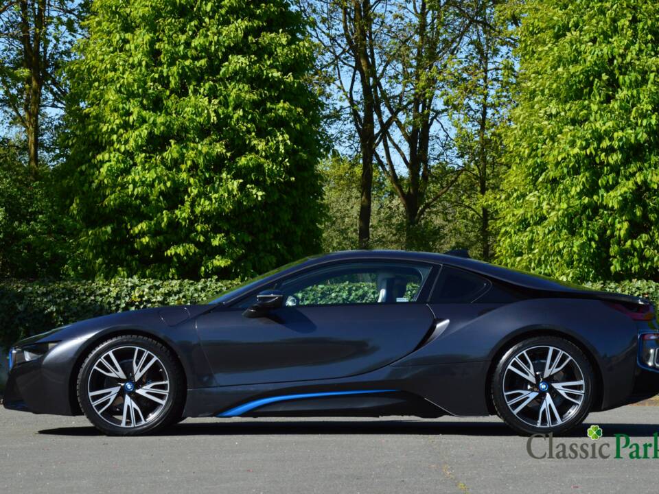 Afbeelding 2/50 van BMW i8 Coupé (2015)