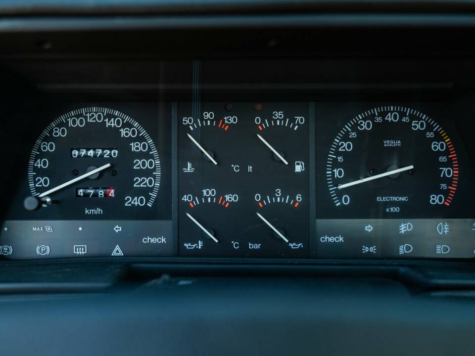 Image 38/50 of Lancia Thema I.E. Turbo (1986)