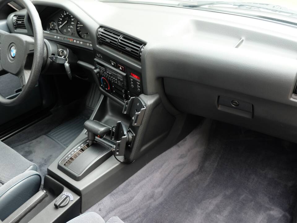 Bild 20/56 von BMW 325ix (1987)