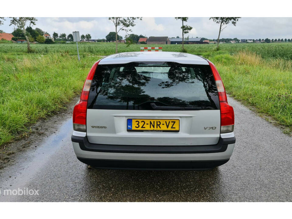 Immagine 8/46 di Volvo V 70 2.4 (2004)