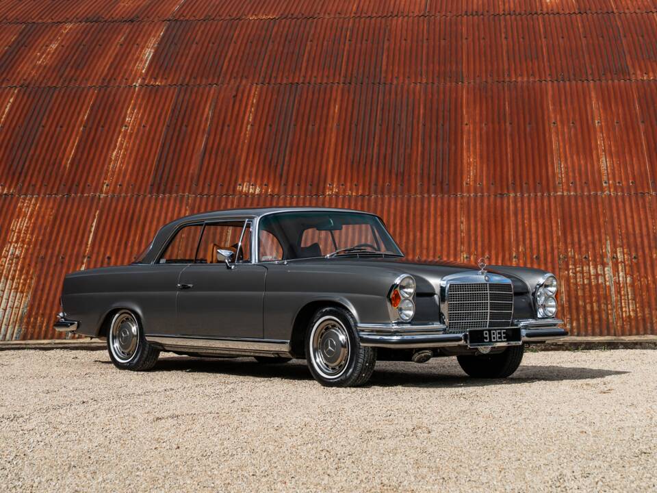 Image 9/37 of Mercedes-Benz 280 SE 3,5 (1970)