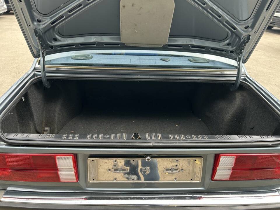 Image 5/8 of BMW 318i (1988)