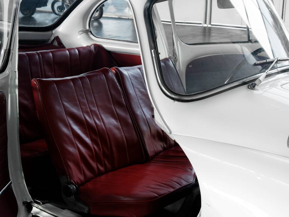 Image 32/48 of Subaru 360 (1970)