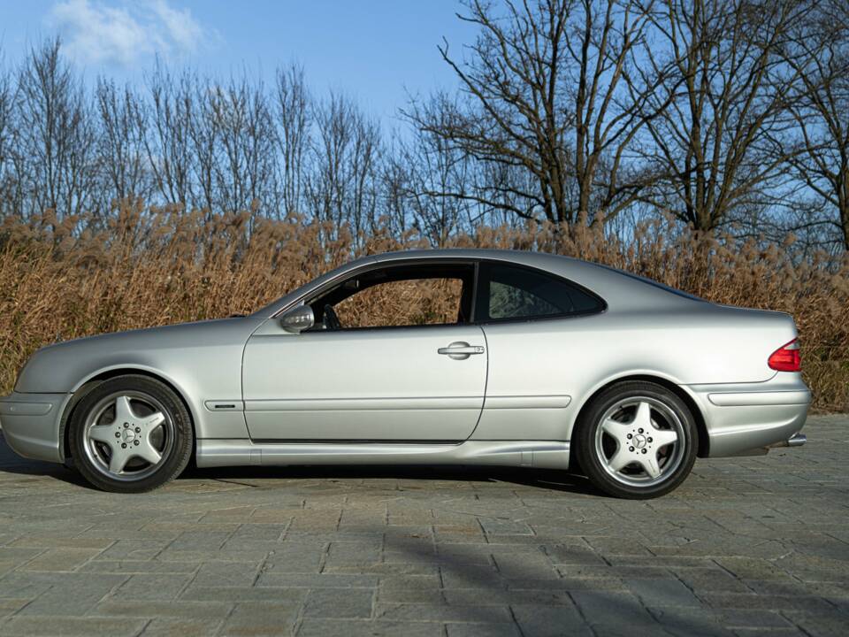 Bild 5/50 von Mercedes-Benz CLK 55 AMG (2000)