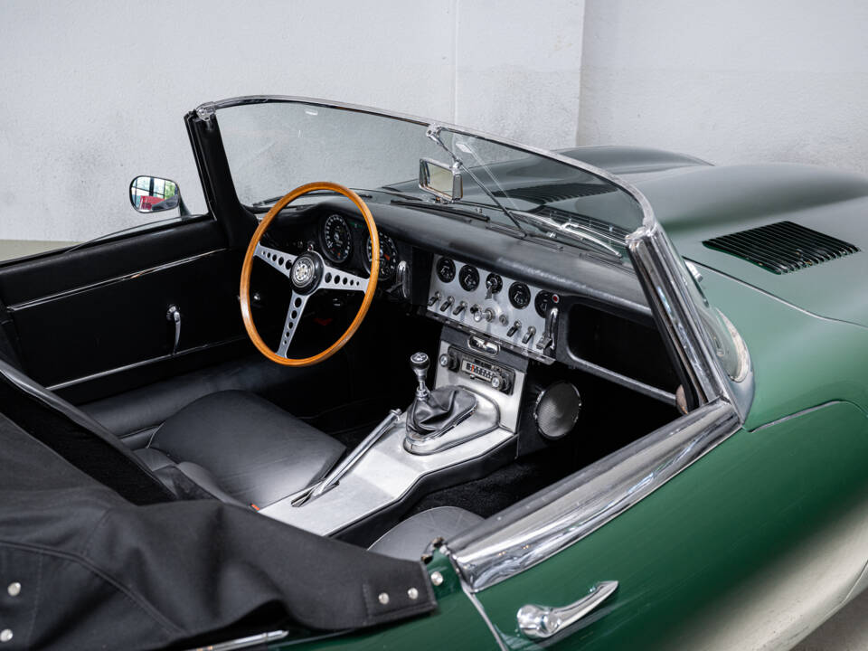 Image 22/42 of Jaguar E-Type 3.8 (1963)