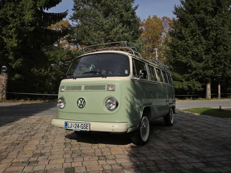 Image 2/30 of Volkswagen T2 Brasil Camper (1982)