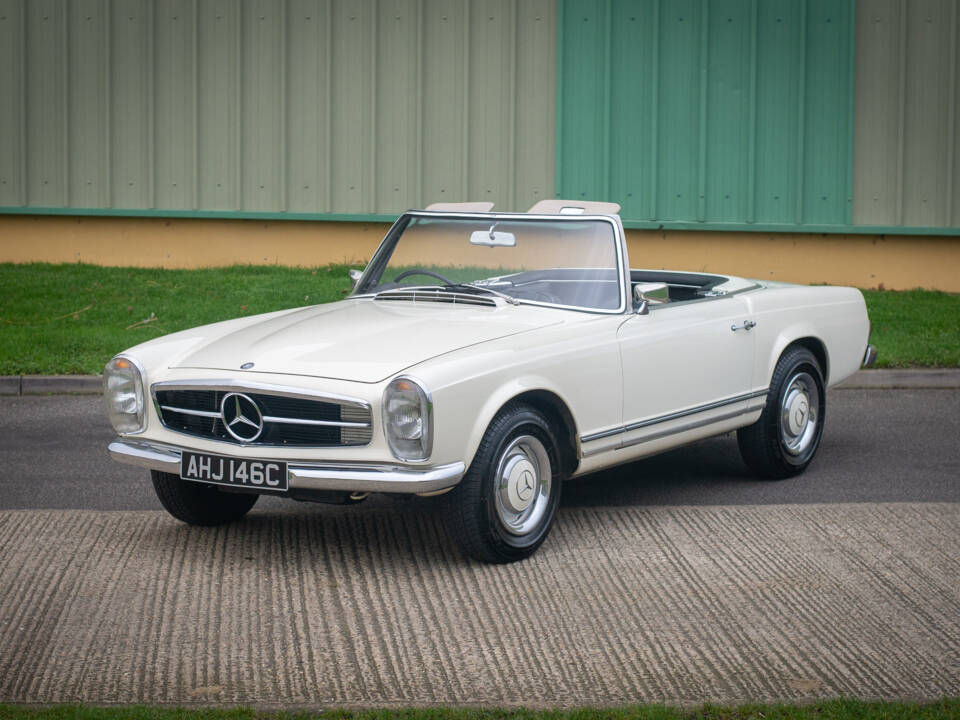 Image 2/29 of Mercedes-Benz 230 SL (1965)