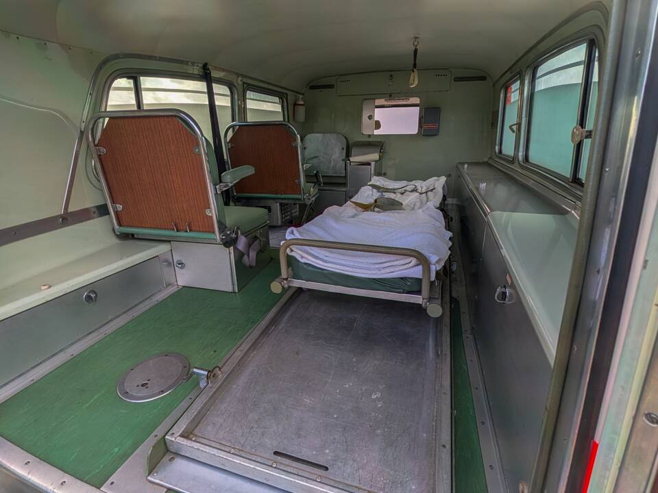 Image 7/51 of Cadillac Ambulance Carrosserie Köng (1964)