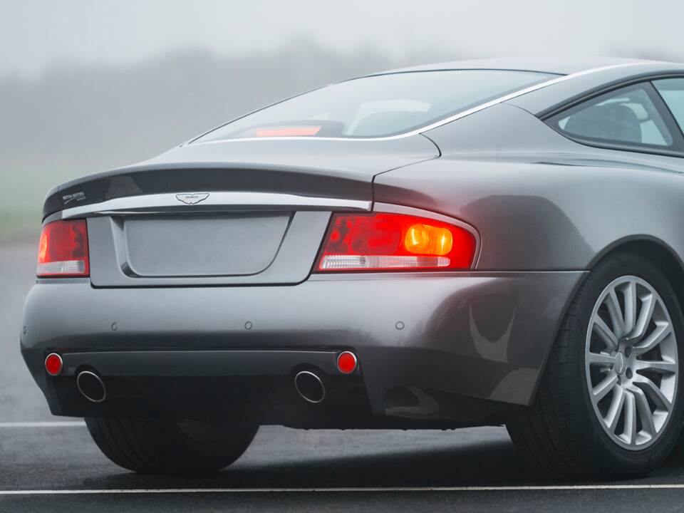 Image 23/23 of Aston Martin V12 Vanquish (2003)
