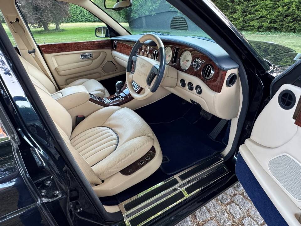 Image 16/25 of Bentley Arnage Red Label (2001)